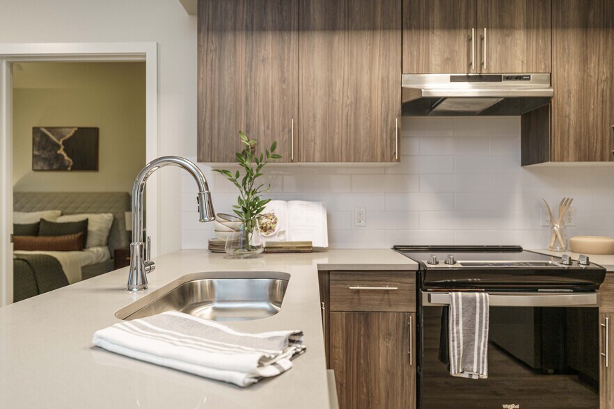 More Photos Of 1311 SW Gibbs St, Portland Apartments For Sale