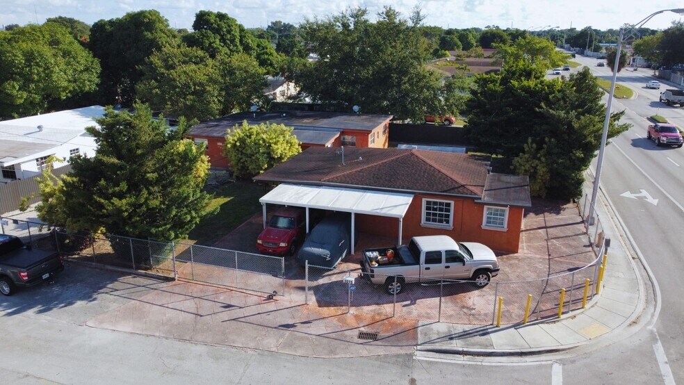 More Photos Of 3575 NW 103rd St, Miami Multifamily For Sale