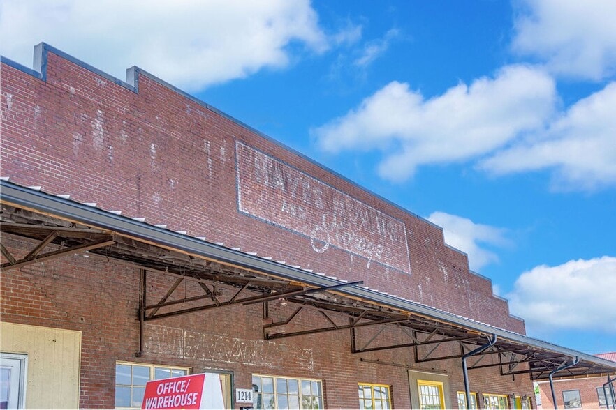 More Photos Of 1214 College St, Clarksville Warehouse For Lease