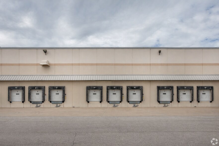 More Photos Of 7800 Cochran Rd, Solon Distribution For Lease