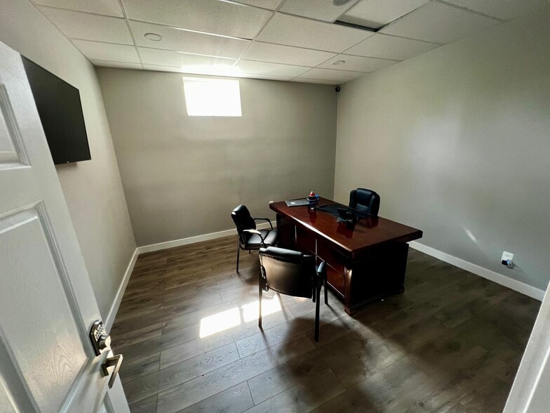 More Photos Of 6450 E Hancock St, Detroit Warehouse For Sale