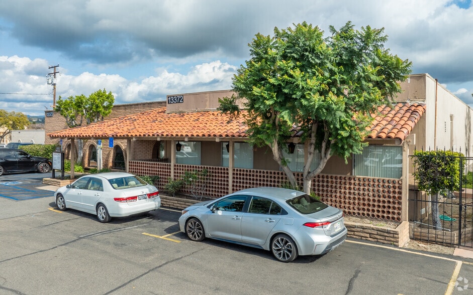 More Photos Of 13362 Newport Ave, Tustin Unknown For Lease