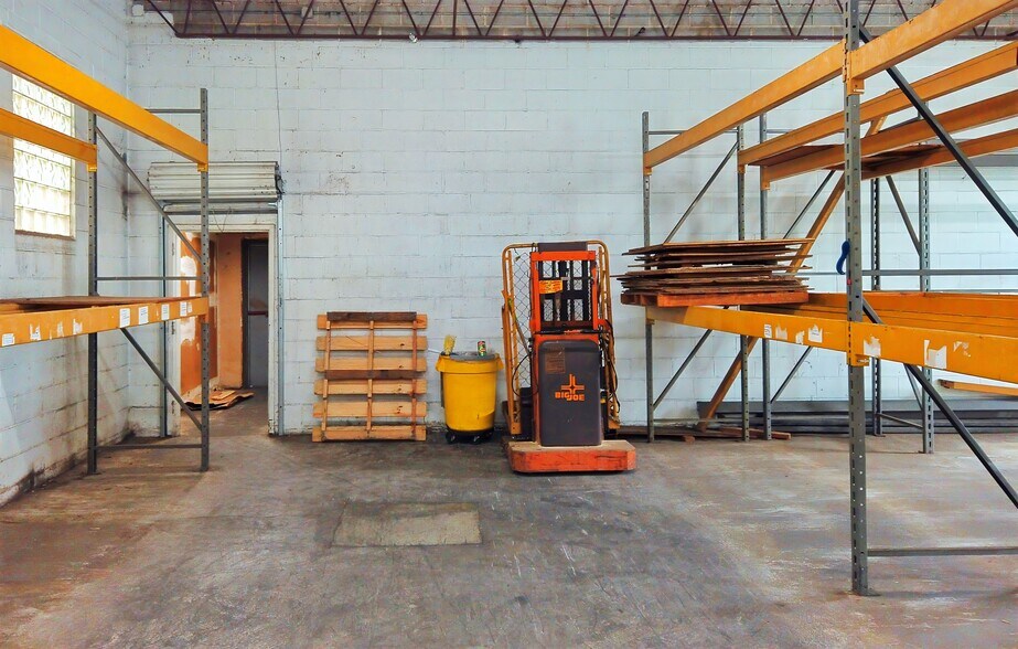 More Photos Of 1661 Roadhaven Dr, Stone Mountain Light Distribution For Sale