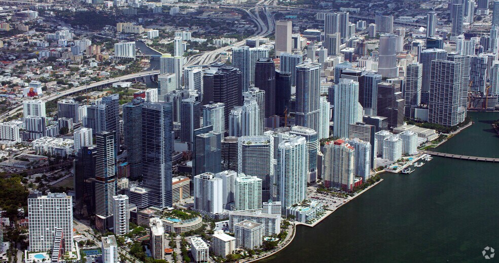 More Photos Of 1100 Brickell Bay Dr, Miami Office For Lease