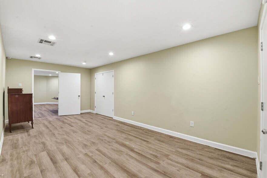 More Photos Of 3911 Fulton St, Houston Religious Facility For Lease