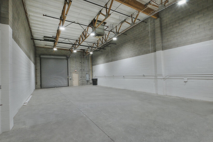 More Photos Of 7235 E Hampton Ave, Mesa Warehouse For Lease