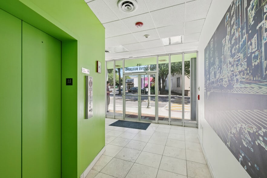 More Photos Of 125 E Trinity Pl, Decatur Office For Sale