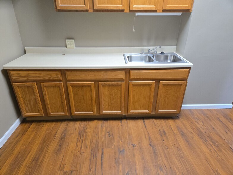 More Photos Of 1 E Main St, Thurmont Storefront Retail Office For Lease