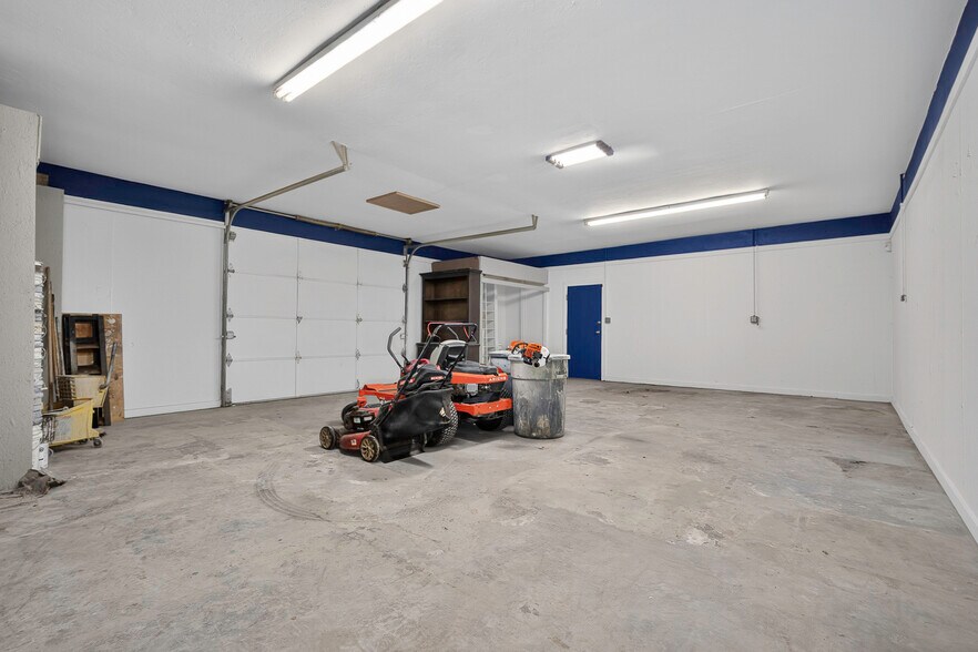 More Photos Of 2127 SE 44th St, Oklahoma City Service For Sale