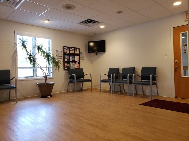 More Photos Of 557 Broad St, Bloomfield Medical For Sale