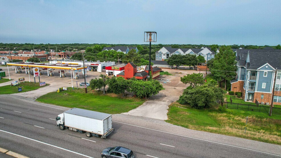 Primary Photo Of 11706 S Highway 6, Sugar Land Fast Food For Sale