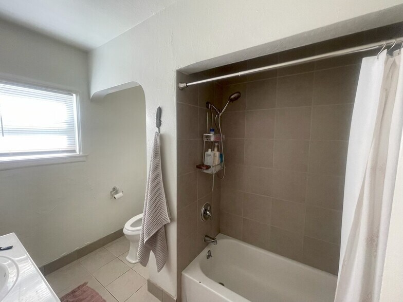 More Photos Of 241 Kentucky St, Vallejo Apartments For Sale