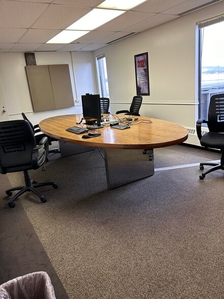 More Photos Of 1062 MacArthur Rd, Reading Warehouse For Lease