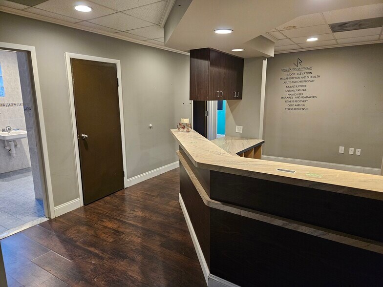 More Photos Of 164 Commack Rd, Commack Medical For Sale