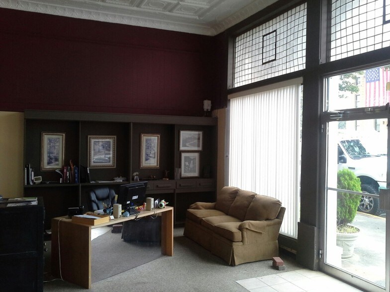 More Photos Of 101 S Center St, Thomaston Office Residential For Lease