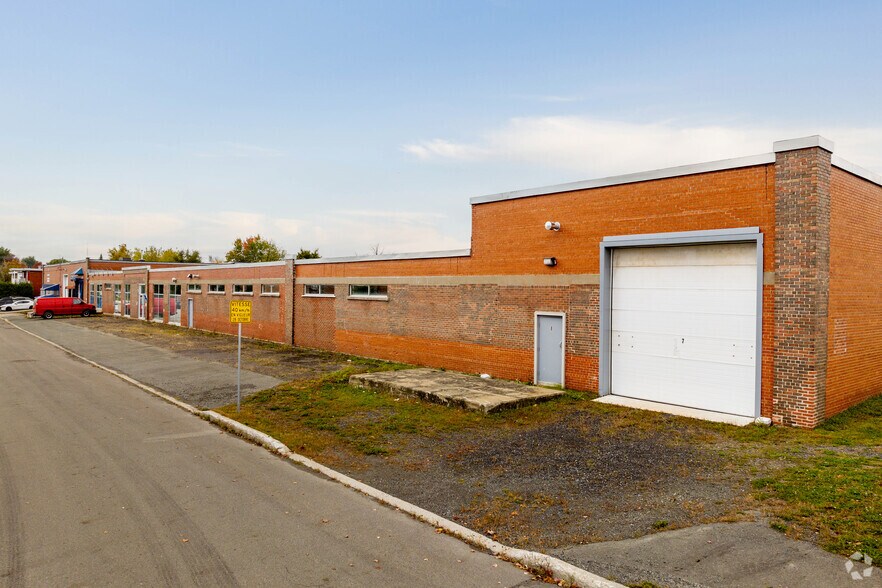 More Photos Of 677 Rue Douville, Granby Warehouse For Lease