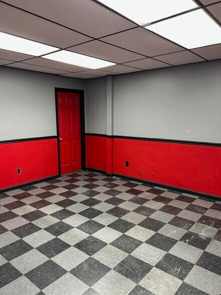 More Photos Of 49 E Industry Ct, Deer Park Warehouse For Lease