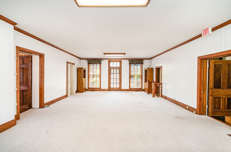 More Photos Of 137 3rd Ave N, Franklin Office For Lease