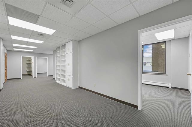 More Photos Of 414 E Walnut St, Green Bay Office For Lease