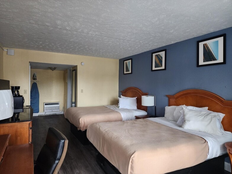 More Photos Of 806 S Ocean Blvd, Myrtle Beach Hotel For Sale