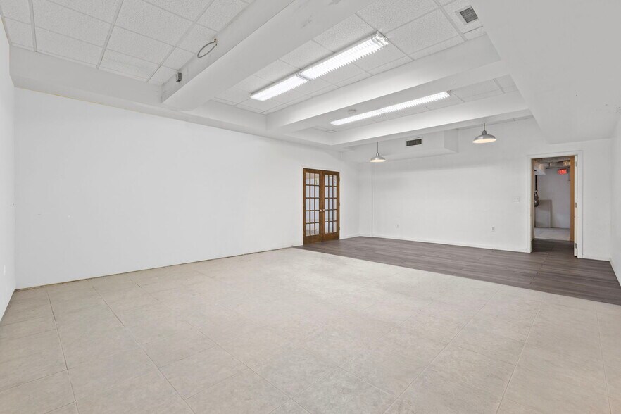 More Photos Of 11-17 43rd Ave, Long Island City Office For Lease