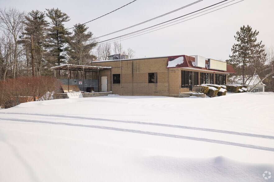 More Photos Of 284 N Broadway, Salem General Retail For Lease