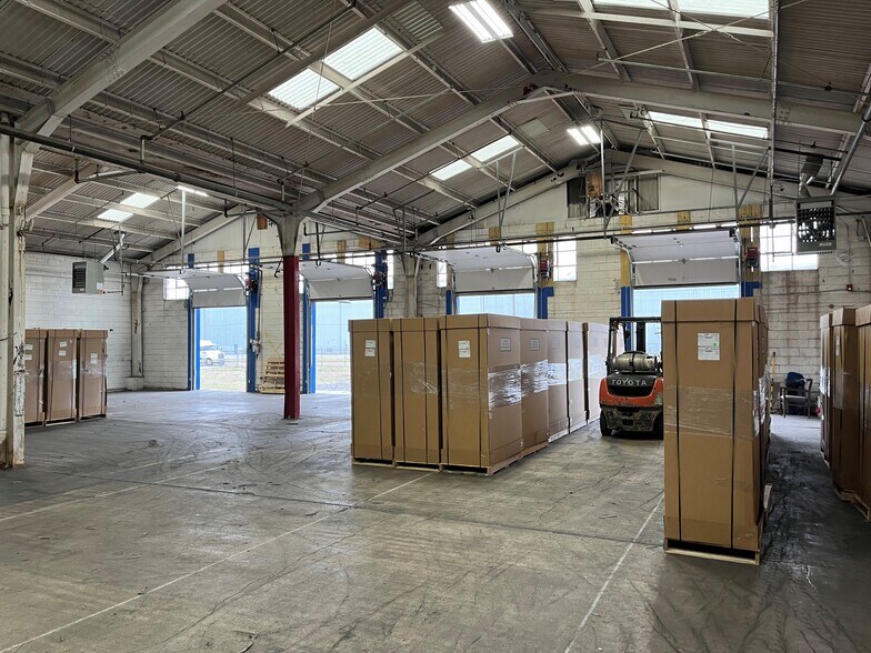 More Photos Of 5148 Railroad Ave, East Chicago Warehouse For Lease