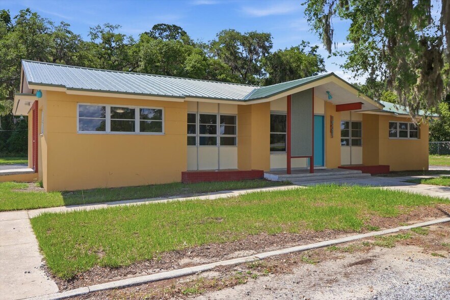 More Photos Of 18150 SE 72 Ave, Inglis Office For Sale