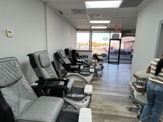 More Photos Of 4410 W Hillsborough Ave, Tampa Storefront Retail Office For Lease