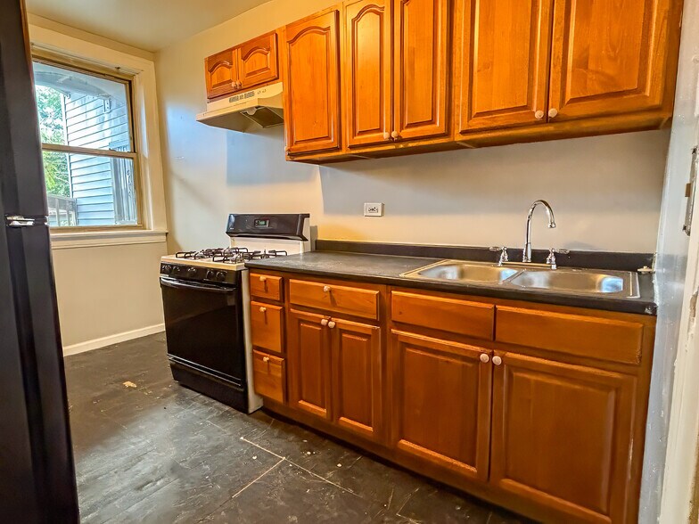 More Photos Of 9019 S Bishop St, Chicago Apartments For Sale