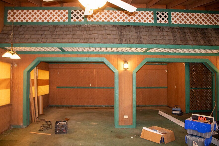 More Photos Of 600 Zanesville St, Beverly General Retail For Sale