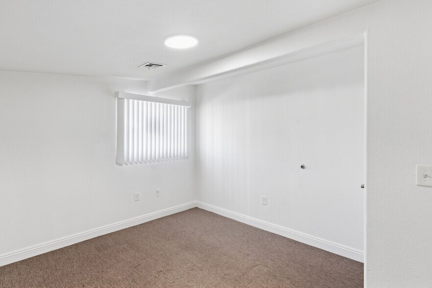 More Photos Of 713 N Eastern Ave, Las Vegas Office For Sale
