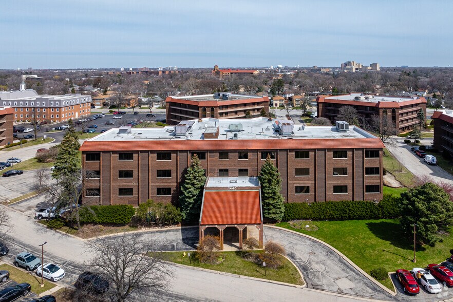 More Photos Of 1440 Renaissance Dr, Park Ridge Office Residential For Lease