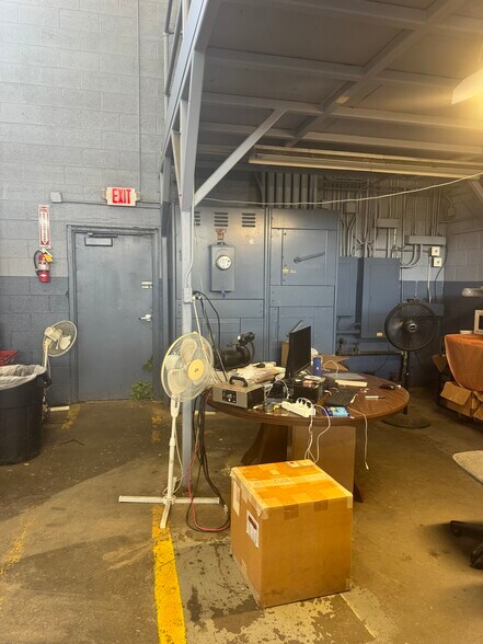 More Photos Of 34401 Commerce Rd, Fraser Warehouse For Lease