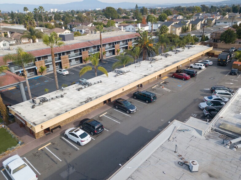 More Photos Of 2428 Newport Blvd, Costa Mesa Unknown For Lease