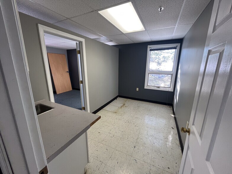 More Photos Of 155 Saco Ave, Old Orchard Beach Office For Sale