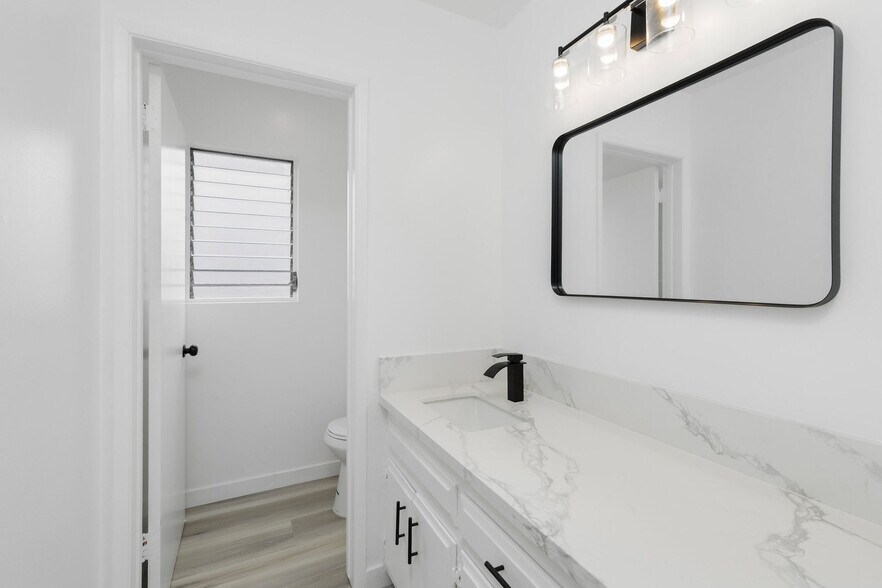 More Photos Of 935 W 10th St, San Pedro Apartments For Sale