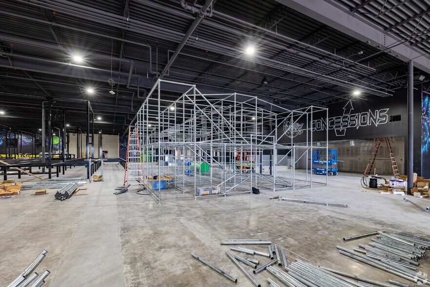 More Photos Of 2508-2520 Airport Rd, Colorado Springs General Retail For Sale