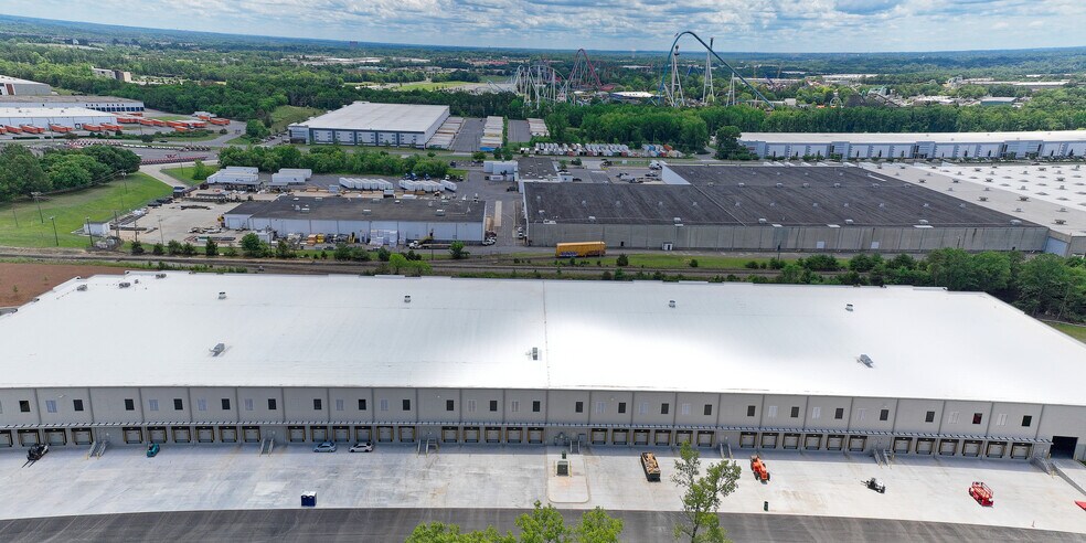 More Photos Of 2620 Nevada Blvd, Charlotte Distribution For Lease