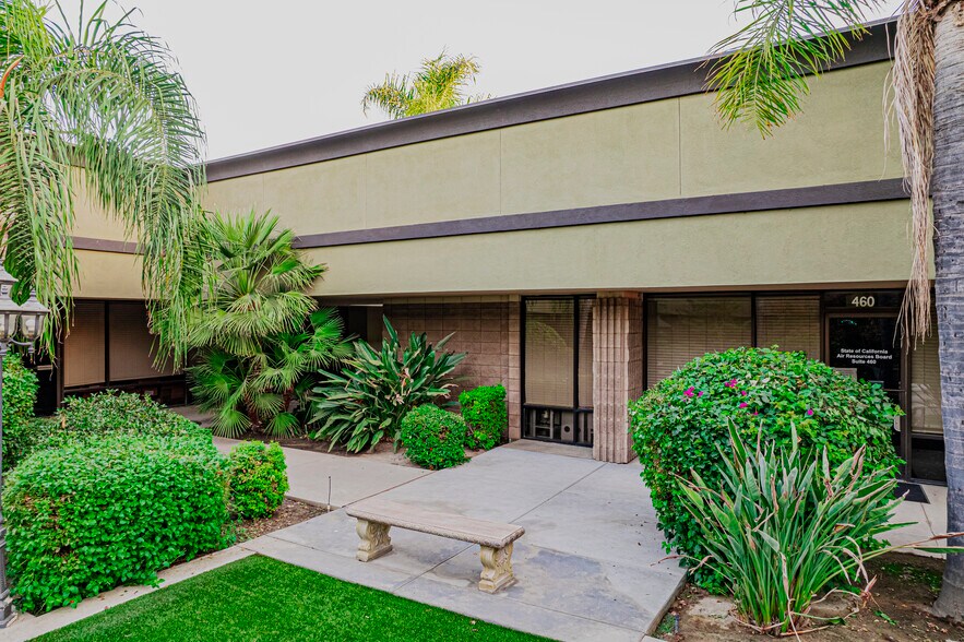 More Photos Of 5558 California Ave, Bakersfield Office For Lease