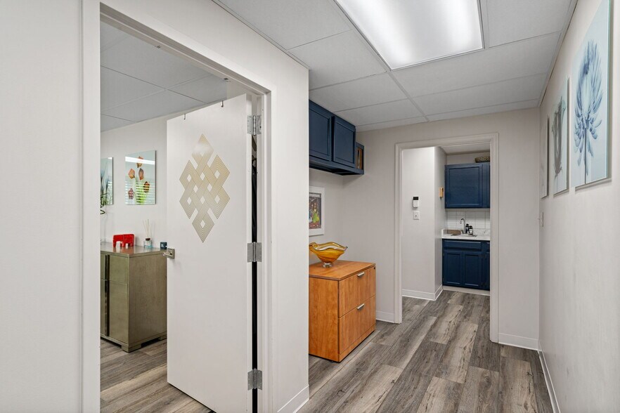 More Photos Of 9668-9683 Main St, Fairfax Medical For Lease