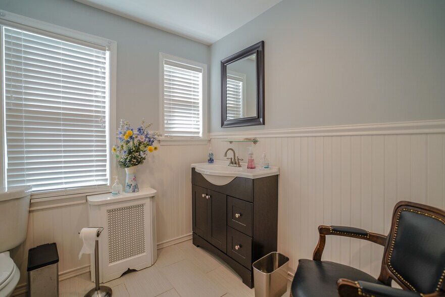 More Photos Of 625 Byberry Rd, Philadelphia Funeral Home For Sale