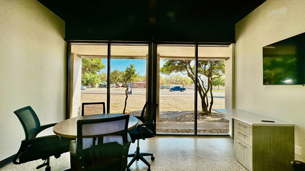 More Photos Of 3610 34th St, Lubbock Office For Sale