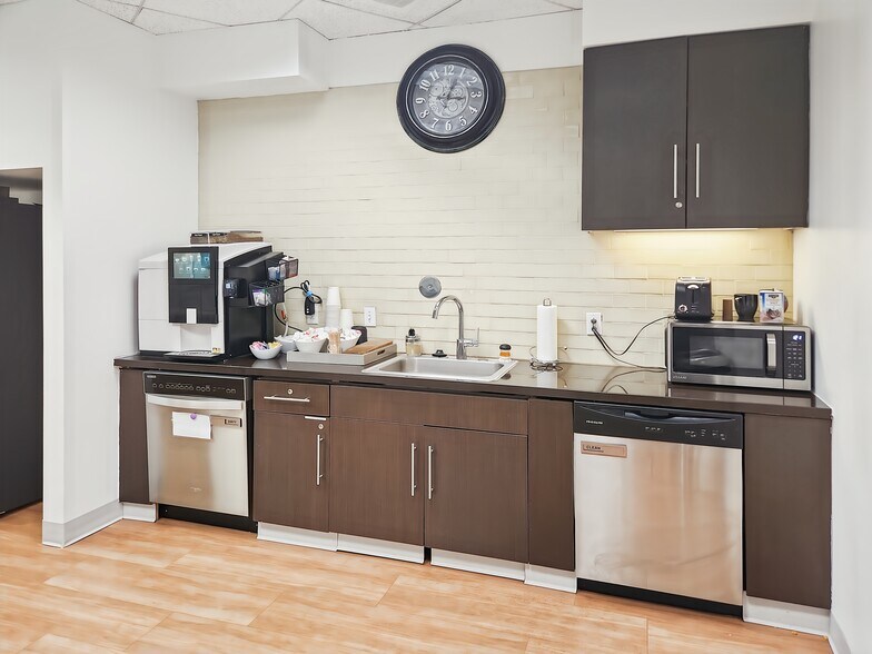 More Photos Of 2 Cityplace Dr, Creve Coeur Coworking Space