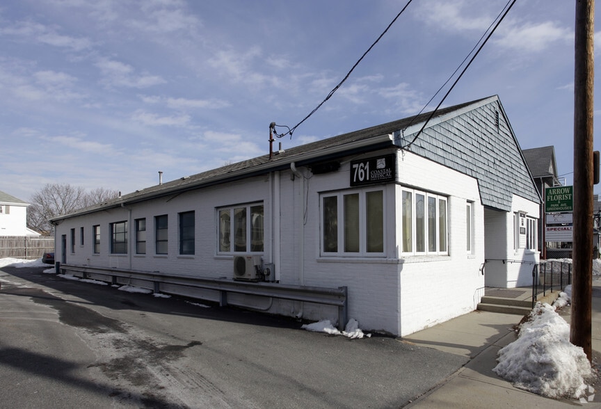 Primary Photo Of 761 Park Ave, Cranston Medical For Sale