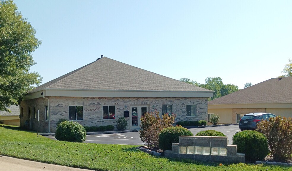 More Photos Of 2100 Collier Corporate Pky, Saint Charles Office For Lease