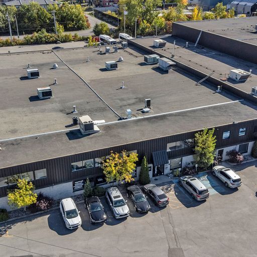 More Photos Of 89-95 Boul des Entreprises, Boisbriand Warehouse For Lease