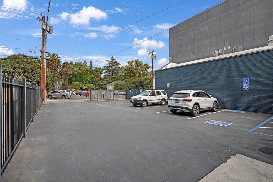 More Photos Of 2409 J St, Sacramento Storefront For Sale