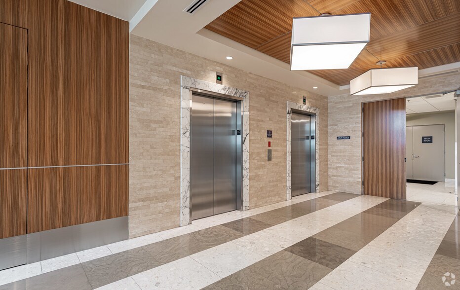 More Photos Of 175 SW 7th St, Miami Medical For Sale