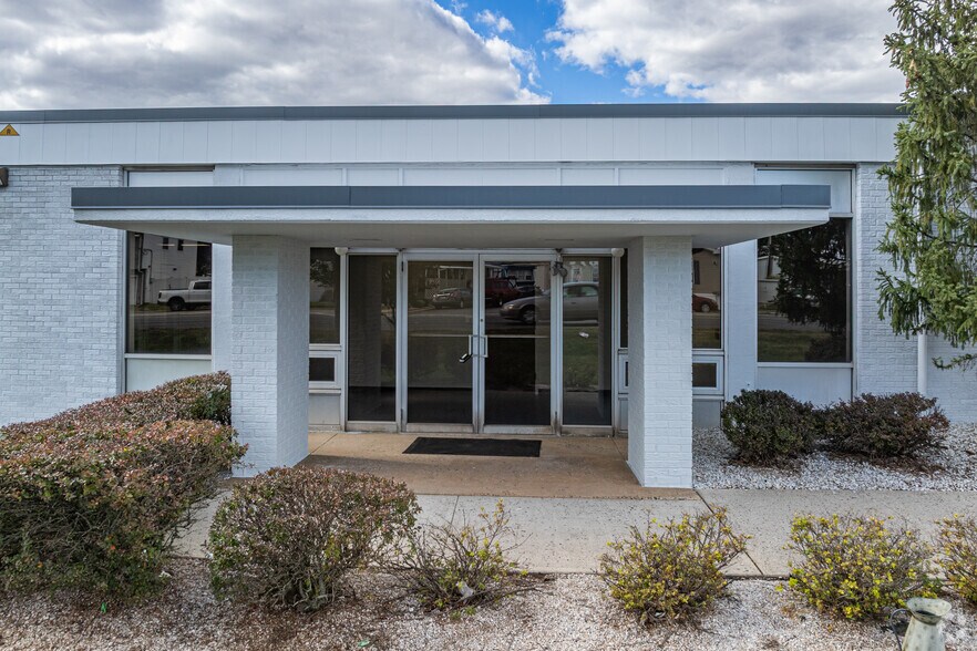 More Photos Of 449 Blair Rd, Avenel Warehouse For Lease